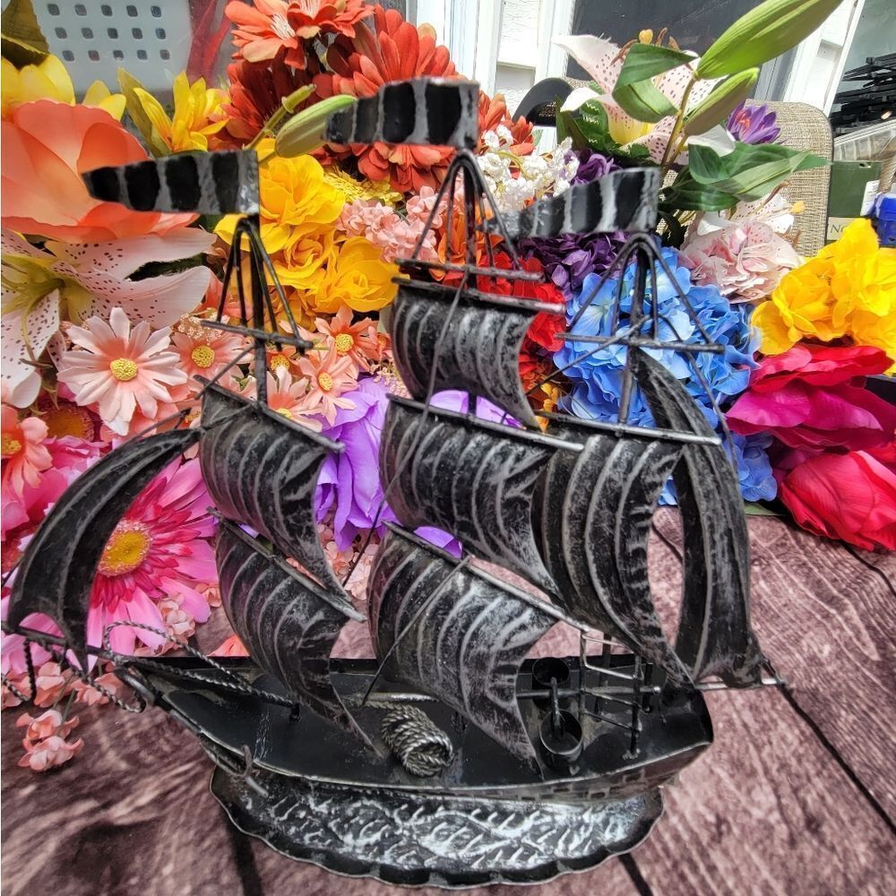 Vintage Tin Metal Clipper Ship‎
